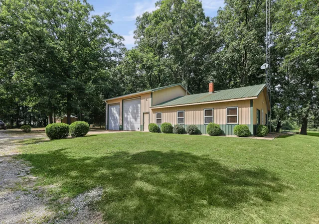 Photo 3 of Single family home for sale at 18802 N Moonbeam Ln, Mt Vernon, IL 62864 | MLS# 12715016 | Listing updated on 2026-08-10