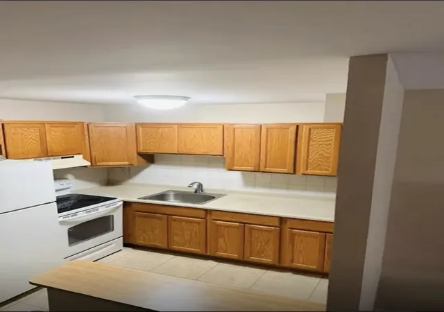 Listing Photo 4 - Condo for sale in building located at 2404 Algonquin Rd, Rolling Meadows, IL 60008 - Unit #5