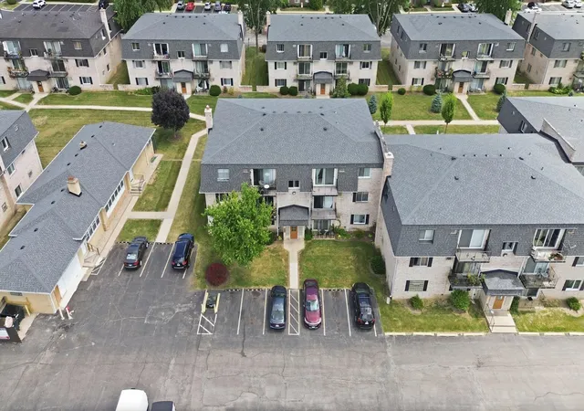 Listing Photo 2 - Condo for sale in building located at 1311 N Baldwin Ct, Palatine, IL 60074 - Unit #3A