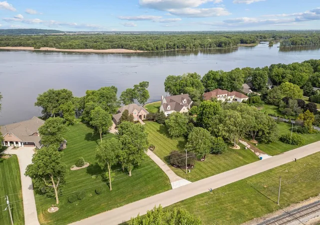 Photo 3 of Single family home for sale at 16808 River Rd N, Cordova, IL 61242 | MLS# 12715097 | Listing updated on 2026-09-12