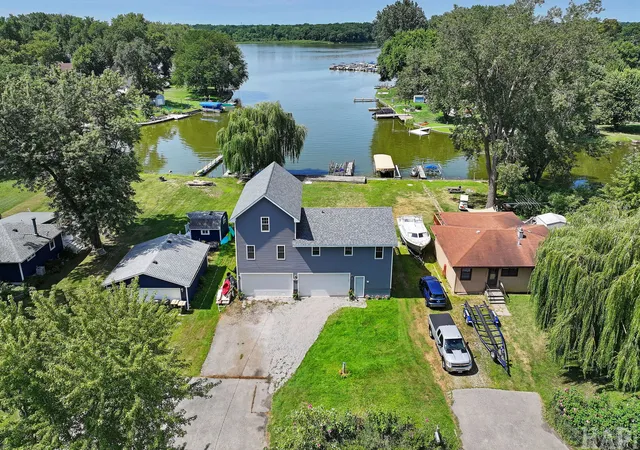 Photo 2 of Single family home for sale at 35806 N Marine Dr, Fox Lake, IL 60020 | MLS# 12715106 | Listing updated on 2026-08-25