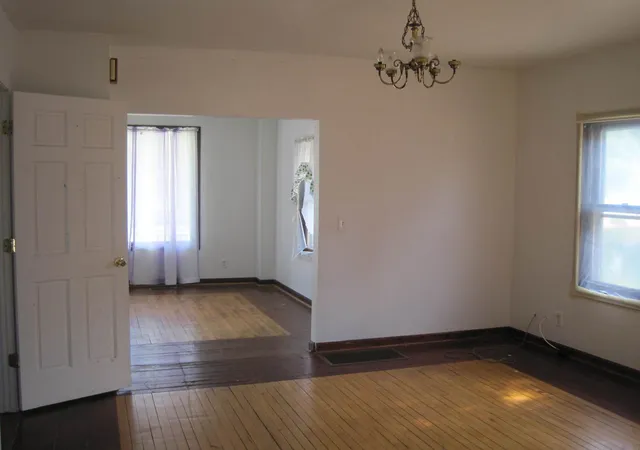Photo 3 of Single family home for sale at 124 Cary St, Cary, IL 60013 | MLS# 12715144 | Listing updated on 2026-09-21