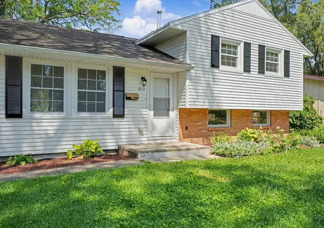 Photo 3 of Single family home for sale at 1817 Larch Pl, Urbana, IL 61801 | MLS# 12715175 | Listing updated on 2026-07-30