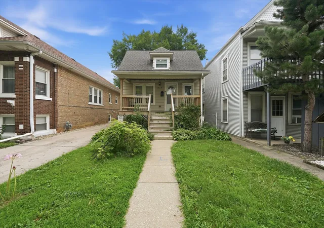 3rd image of 1329 Maple Ave, Berwyn, IL 60402 | MLS# 12715249