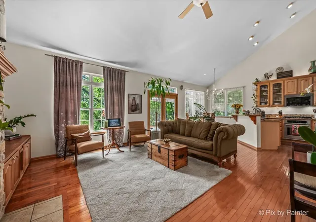 Photo 3 of Single family home for sale at 915 Nippersink Rd, Spring Grove, IL 60081 | MLS# 12715253 | Listing updated on 2026-09-19