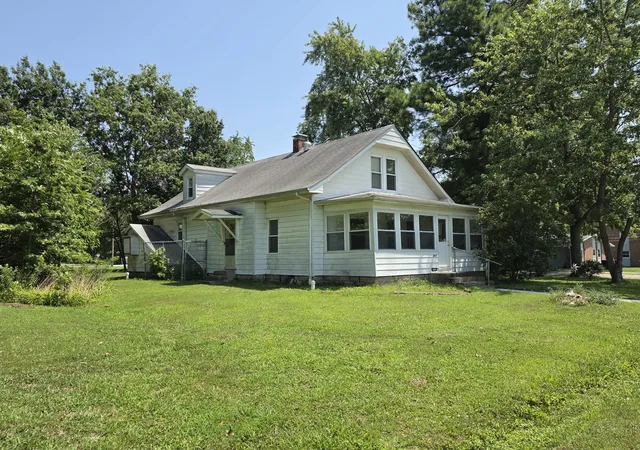 1st image of 1204 N Dawley St, Salem, IL 62881 | MLS# 12715259
