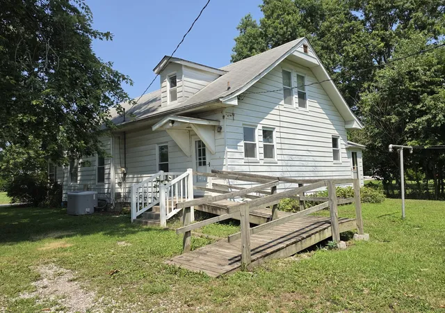 2nd image of 1204 N Dawley St, Salem, IL 62881 | MLS# 12715259