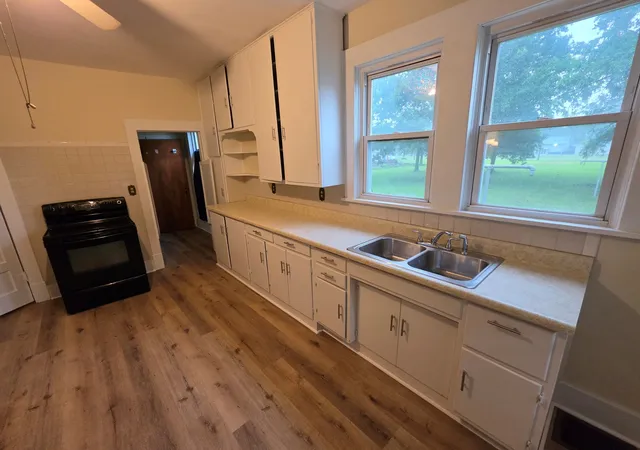 Photo 3 of Single family home for sale at 1204 N Dawley St, Salem, IL 62881 | MLS# 12715259 | Listing updated on 2026-08-31