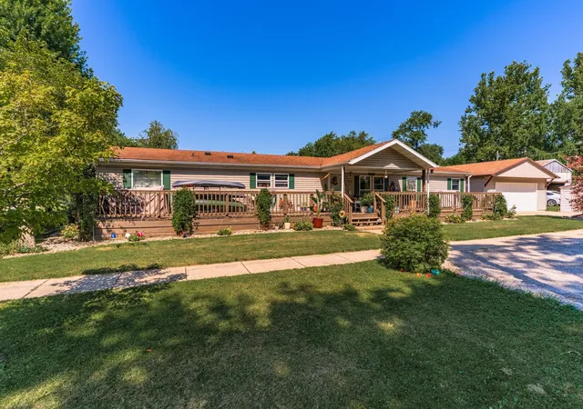 Photo 1 of Single family home for sale at 214 S 6th Street, Chatsworth, IL 60921 | MLS# 12715261 | Listing updated on 2026-09-01