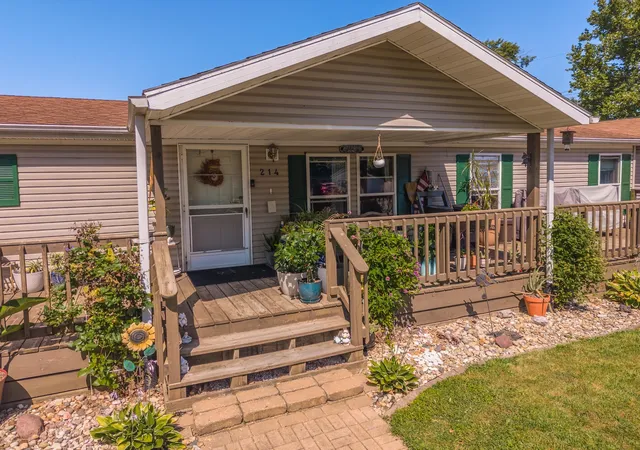 Photo 2 of Single family home for sale at 214 S 6th Street, Chatsworth, IL 60921 | MLS# 12715261 | Listing updated on 2026-09-01