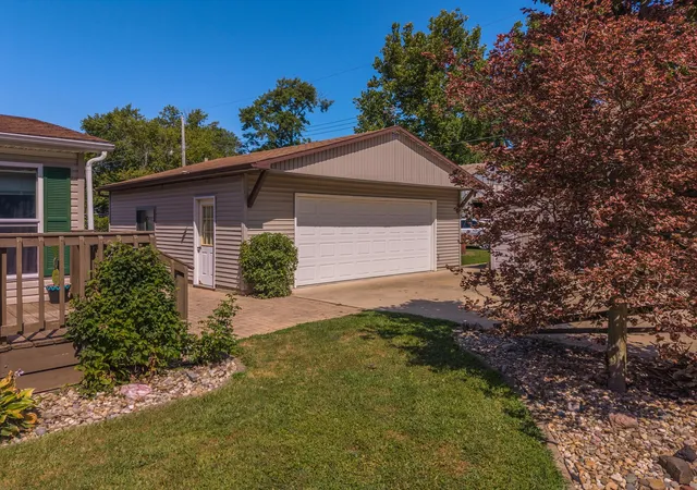 Photo 4 of Single family home for sale at 214 S 6th Street, Chatsworth, IL 60921 | MLS# 12715261 | Listing updated on 2026-09-01