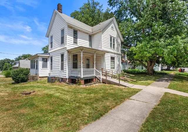 Photo 2 of Sale Pending at 324 W Water St, Farmer City, IL 61842 | MLS# 12715267 | Listing updated on 2026-10-13
