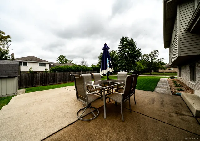 Photo 4 of Single family home for sale at 10708 Willow Ave, Mokena, IL 60448 | MLS# 12715275 | Listing updated on 2026-10-09