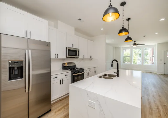 Listing Photo 3 - Condo for sale in building located at 544 N Lawndale Ave, Chicago, IL 60624