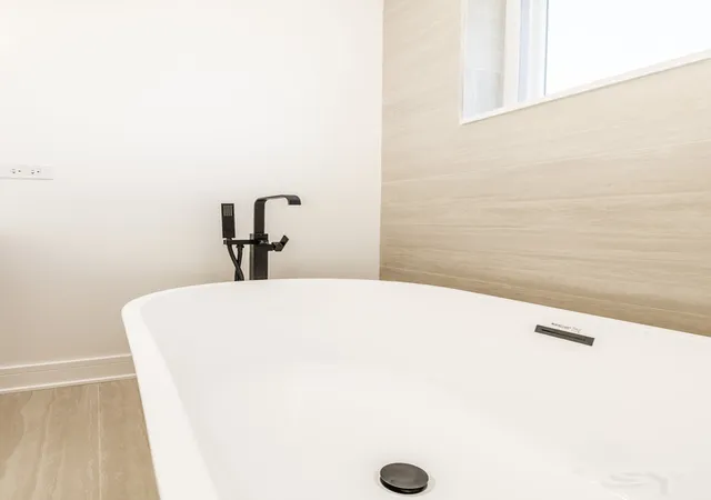 Listing Photo 2 - Condo for sale in building located at 544 N Lawndale Ave, Chicago, IL 60624 - Unit #