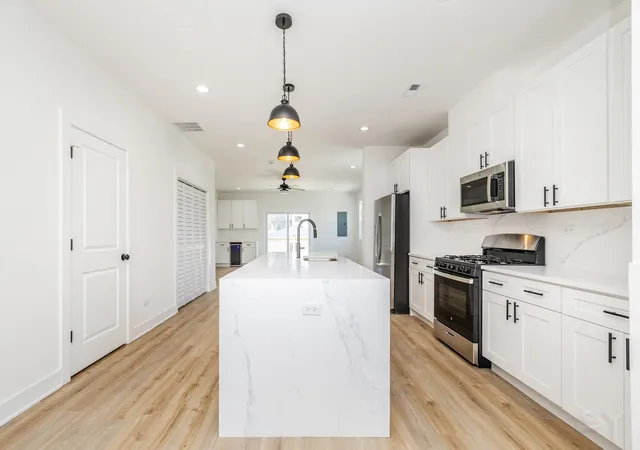 Listing Photo 5 - Condo for sale in building located at 544 N Lawndale Ave, Chicago, IL 60624
