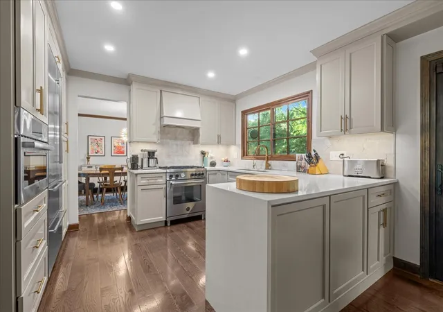 Photo 2 of Single family home for sale at 40w170 Deer Run Dr, St. Charles, IL 60175 | MLS# 12715421 | Listing updated on 2026-08-10