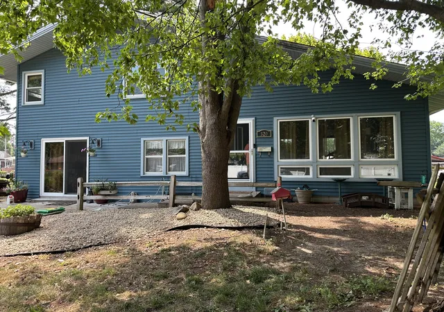 1st image of 320 E Lincoln Ave, Watseka, IL 60970 | MLS# 12715454