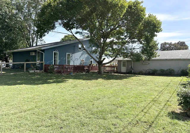 Photo 4 of Single family home for sale at 320 E Lincoln Ave, Watseka, IL 60970 | MLS# 12715454 | Listing updated on 2026-09-19