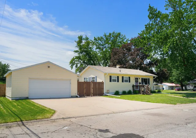 Photo 2 of Sale Pending at 1004 37th Avenue, East Moline, IL 61244 | MLS# 12715460 | Listing updated on 2026-08-02