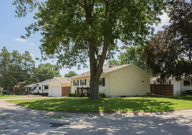 Photo 4 of Sale Pending at 1004 37th Avenue, East Moline, IL 61244 | MLS# 12715460 | Listing updated on 2026-08-02