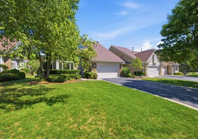 Photo 2 of Sale Pending at 876 Island Ct, Deerfield, IL 60015 | MLS# 12715470 | Listing updated on 2026-09-23