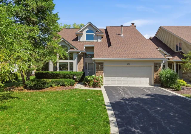 Photo 3 of Sale Pending at 876 Island Ct, Deerfield, IL 60015 | MLS# 12715470 | Listing updated on 2026-09-23