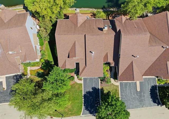 Photo 4 of Sale Pending at 876 Island Ct, Deerfield, IL 60015 | MLS# 12715470 | Listing updated on 2026-09-23