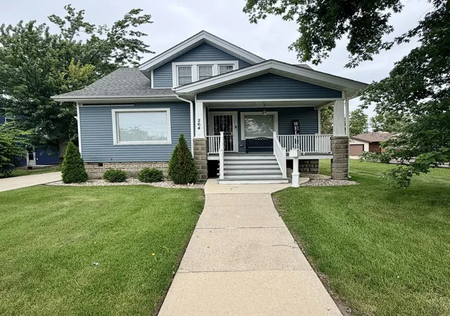 Photo 1 of Single family home for sale at 264 E 161st Place, South Holland, IL 60473 | MLS# 12715475 | Listing updated on 2026-09-16