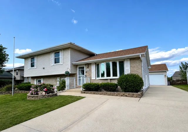 Photo 2 of Single family home for sale at 1414 Howland Dr, Joliet, IL 60431 | MLS# 12715476 | Listing updated on 2026-09-23
