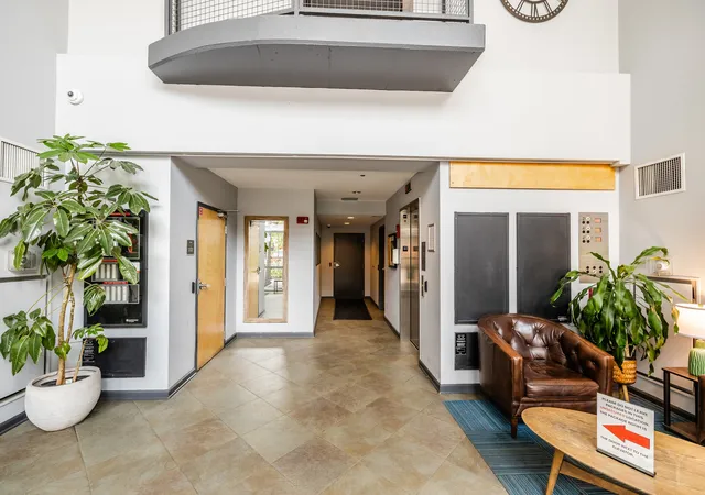 Listing Photo 3 - Condo for sale in building located at 1122 W Catalpa Ave, Chicago, IL 60640 - Unit #616