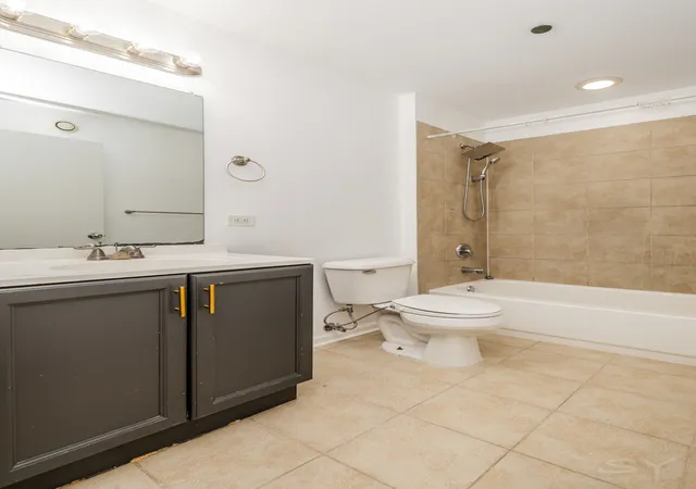 Listing Photo 5 - Condo for sale in building located at 1122 W Catalpa Ave, Chicago, IL 60640 - Unit #616