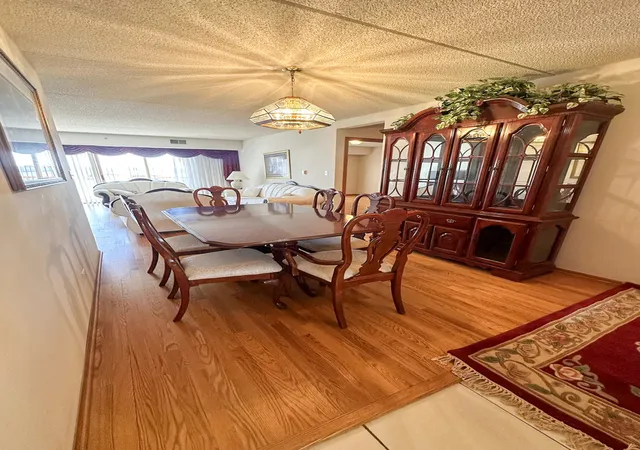Listing Photo 3 - Condo for sale in building located at 4700 N Harlem Ave, Harwood Heights, IL 60706 - Unit #306