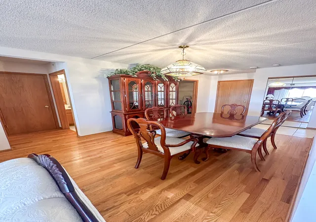 Listing Photo 4 - Condo for sale in building located at 4700 N Harlem Ave, Harwood Heights, IL 60706 - Unit #306