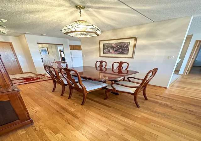 Listing Photo 5 - Condo for sale in building located at 4700 N Harlem Ave, Harwood Heights, IL 60706 - Unit #306
