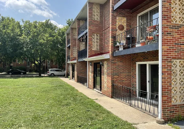 3rd image of 6436 W 64Th Pl #C1, Chicago, IL 60638 | MLS# 12715492