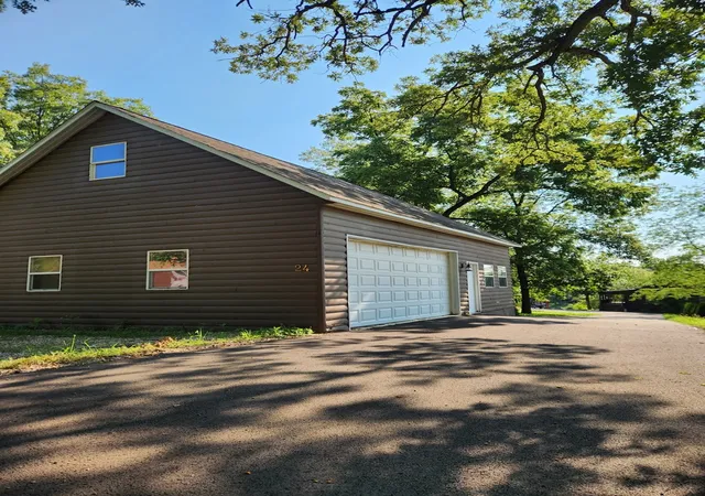 Photo 3 of Single family home for sale at 24 Magnolia Dr, Putnam, IL 61560 | MLS# 12715530 | Listing updated on 2026-08-04