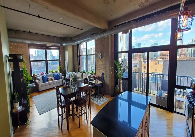 Listing Photo 5 - Condo for sale in building located at 210 S Desplaines St, Chicago, IL 60661 - Unit #512