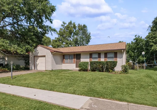 Photo 3 of Single family home for sale at 2306 Belmore Dr, Champaign, IL 61821 | MLS# 12715550 | Listing updated on 2026-10-05