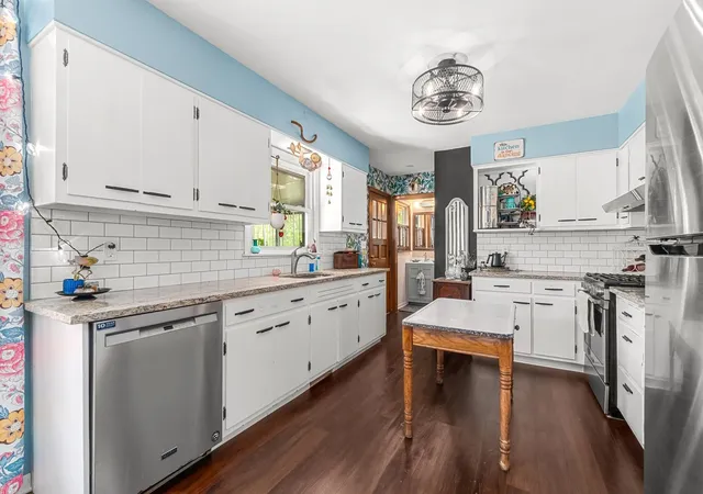Photo 3 of Single family home for sale at 639 Meyer Ct, Aurora, IL 60506 | MLS# 12715565 | Listing updated on 2026-10-01