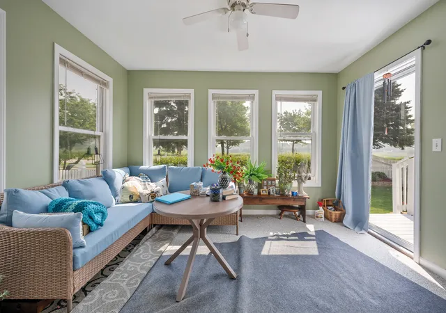 5th image of 823 Karen Dr, Hampshire, IL 60140