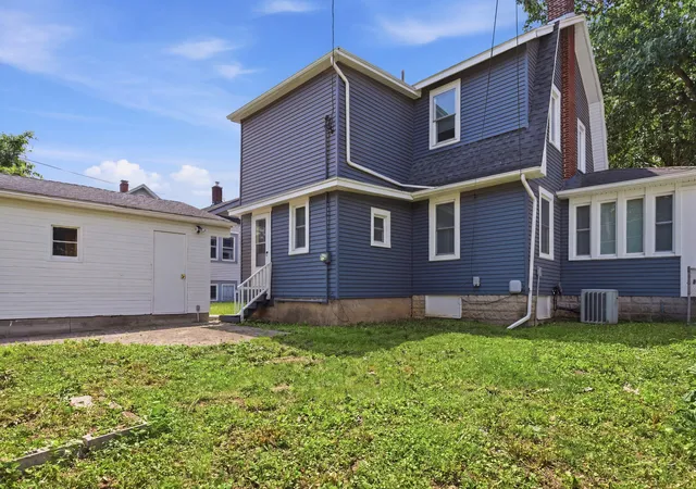 Photo 4 of Single family home for sale at 714 Arlington Ct, Champaign, IL 61820 | MLS# 12715570 | Listing updated on 2026-09-11
