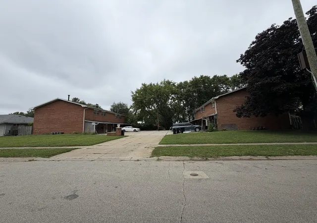 Photo 3 of Townhouse for sale at 312 Riley Dr, Bloomington, IL 61701 | MLS# 12715622 | Listing updated on 2026-09-28