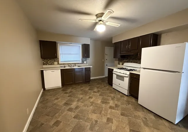Photo 4 of Townhouse for sale at 314 Riley Dr, Bloomington, IL 61701 | MLS# 12715643 | Listing updated on 2026-09-28