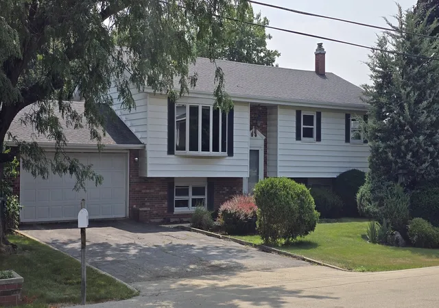 Photo 1 of Single family home for sale at 12135 Hillcrest Dr, Lemont, IL 60439 | MLS# 12715647 | Listing updated on 2026-07-31