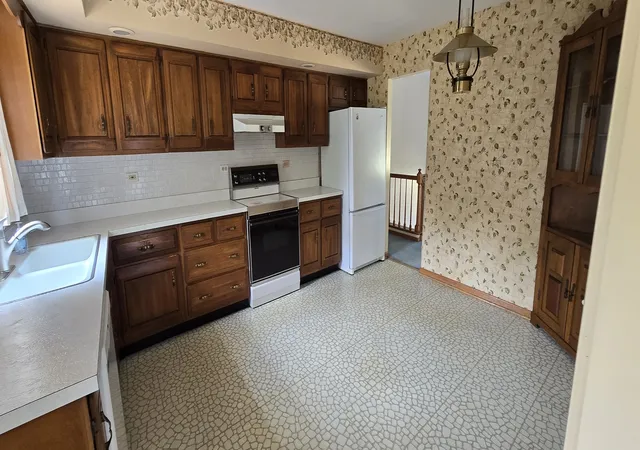 Photo 2 of Single family home for sale at 12135 Hillcrest Dr, Lemont, IL 60439 | MLS# 12715647 | Listing updated on 2026-07-31