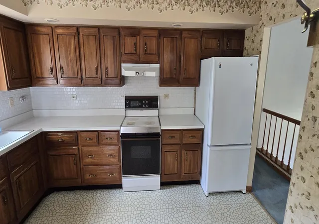Photo 3 of Single family home for sale at 12135 Hillcrest Dr, Lemont, IL 60439 | MLS# 12715647 | Listing updated on 2026-07-31