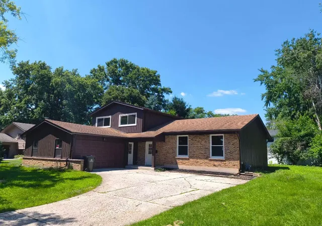 Photo 1 of Single family home for sale at 117 Tupelo Ave, Naperville, IL 60540 | MLS# 12715661 | Listing updated on 2026-09-29