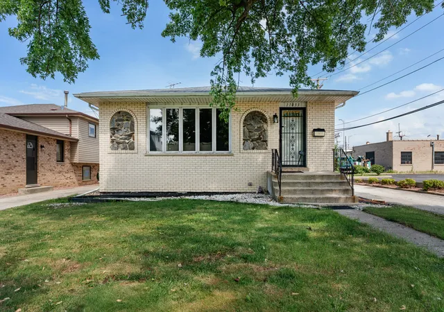 Photo 1 of Single family home for sale at 11033 Parkside Ave, Chicago Ridge, IL 60415 | MLS# 12715666 | Listing updated on 2026-08-01