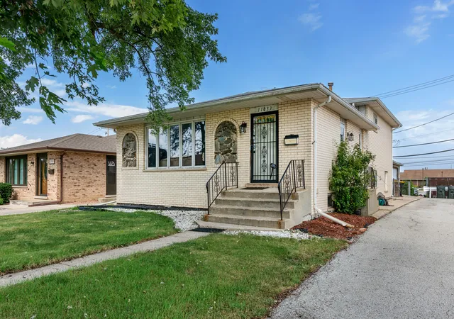 Photo 2 of Single family home for sale at 11033 Parkside Ave, Chicago Ridge, IL 60415 | MLS# 12715666 | Listing updated on 2026-08-01